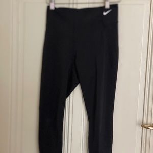Nike dri-fit cropped workout leggings in black size M